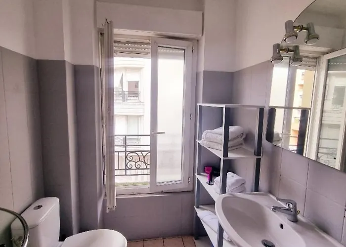 With View Near نيس